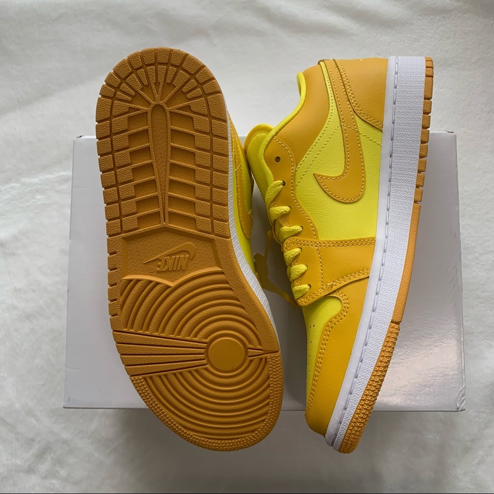 Jordan 1 Low Yellow Strike - Picture 6 of 10